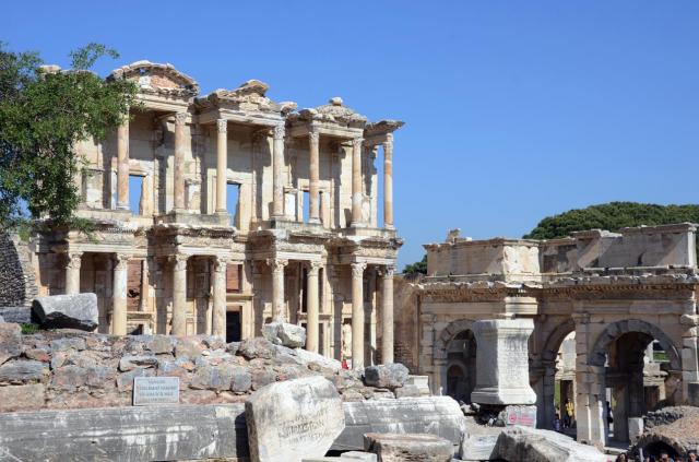 Kusadasi Ephesus Library ASA_6952-medium