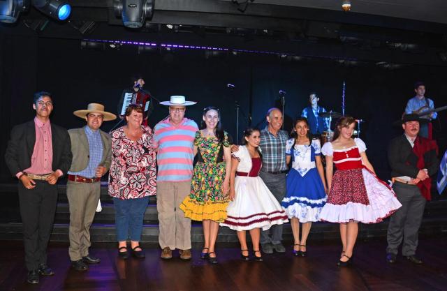 Puerto Montt Dancers JAN_1039-medium