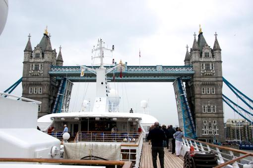 Legend under Bridge DSC_0067-medium